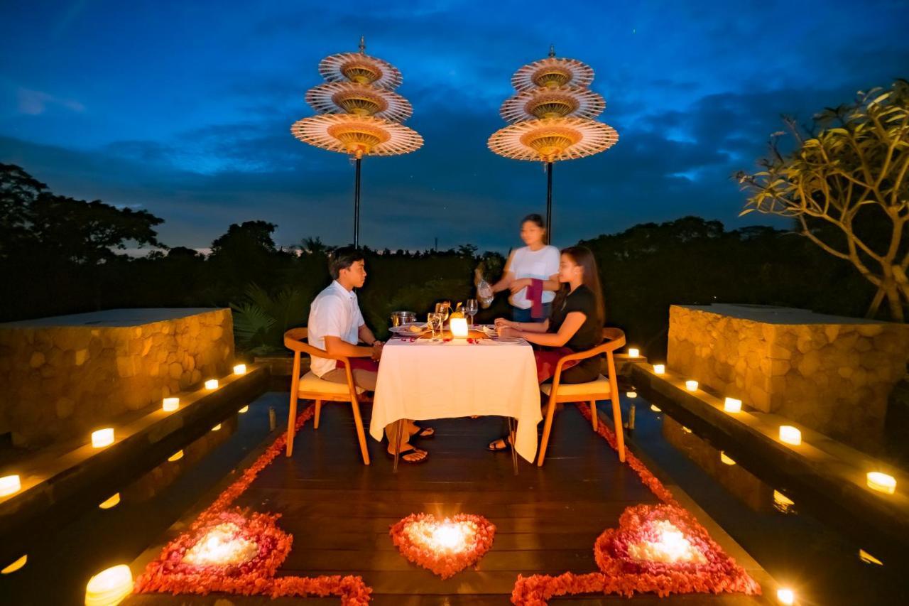 Weda Cita Resort And Spa By Mahaputra Ubud Exteriör bild Romantic dinner at a resort in Bali, Indonesia