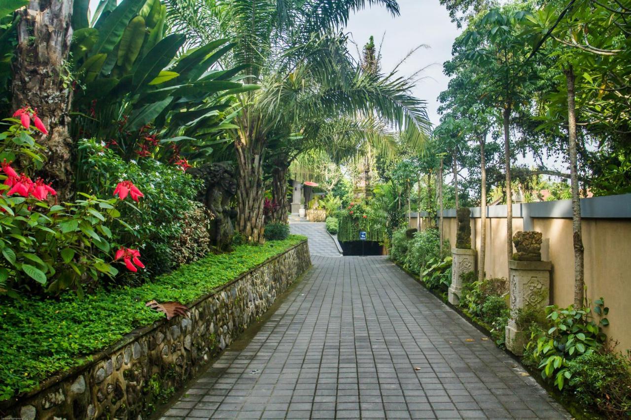 Weda Cita Resort And Spa By Mahaputra Ubud Exteriör bild The path leading to the main entrance of the hotel