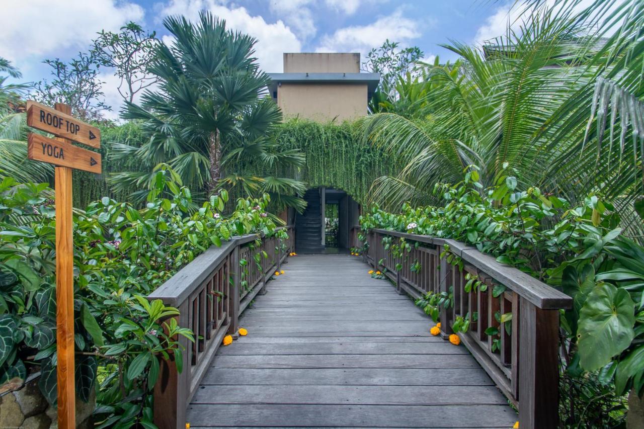 Weda Cita Resort And Spa By Mahaputra Ubud Exteriör bild The entrance to the Tree Top