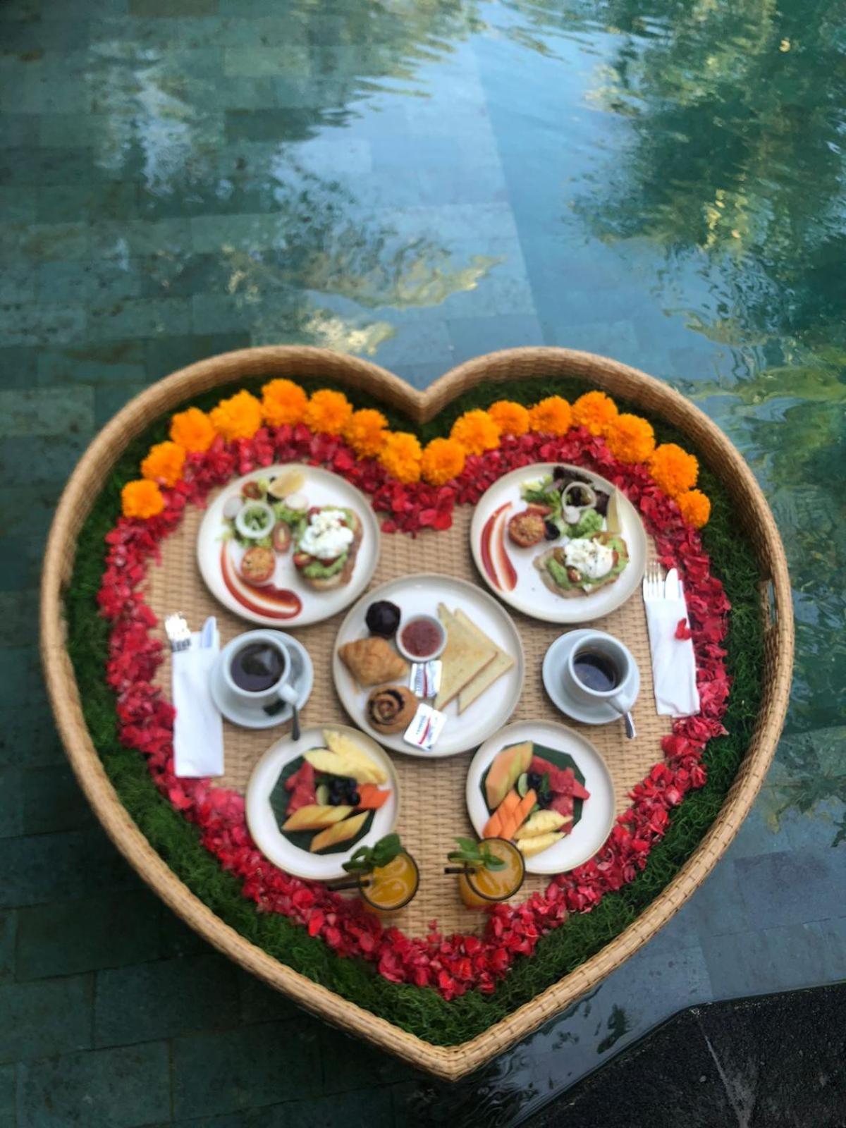 Weda Cita Resort And Spa By Mahaputra Ubud Exteriör bild A traditional Balinese breakfast